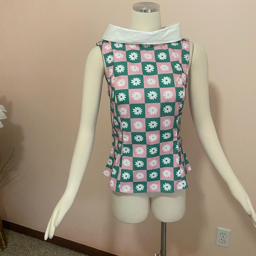 Unique Vintage Blue and White Graphic Fitted Tank Top